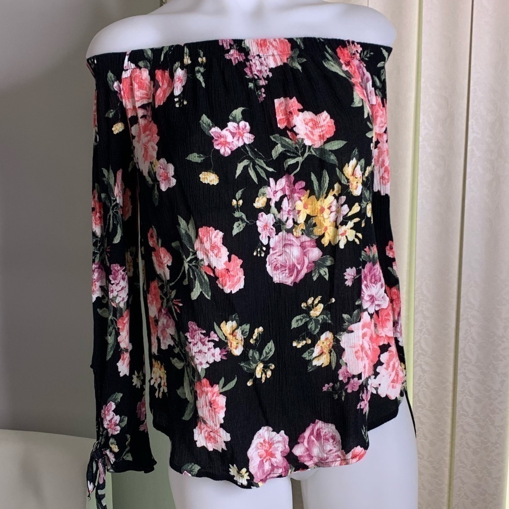 One clothing Off the shoulder long sleeve floral blouse Women’s large